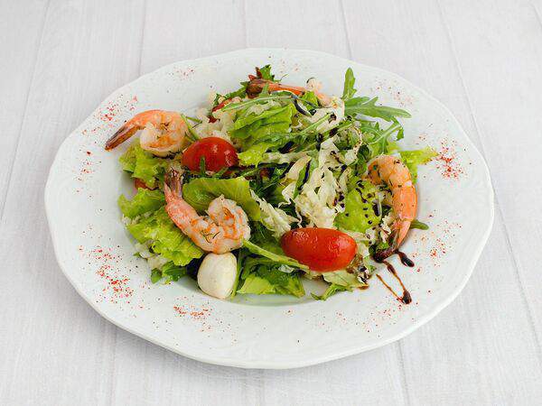 Аврора - Салат с сыром моцарелла и тигровыми креветками