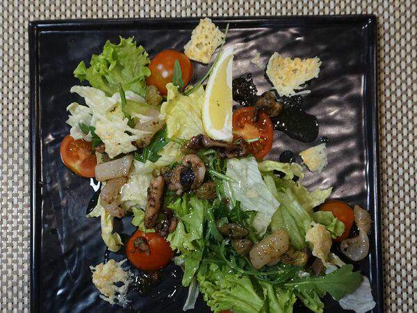 Семейное - Салат с морепродуктами и рукколой