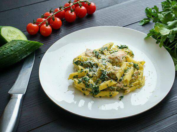 Готовим за вас - Форель с пенне и шпинатом в сливочном соусе