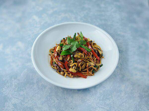 Umami Kitchen - Китайская лапша с мидиями и овощами