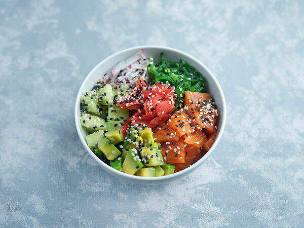 Umami Kitchen - Поке с лососем, рисом и овощами