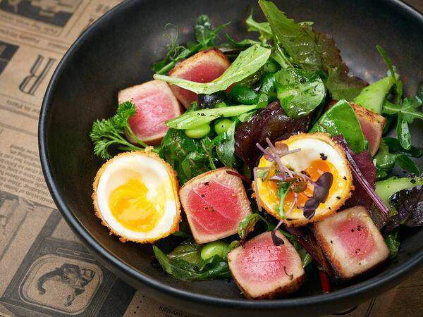 Рыбная мануфактура №1 - Нисуаз с тунцом и яйцом пашот