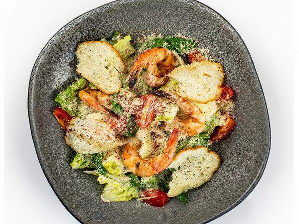 Kolbasabar - Салат Цезарь с креветкой