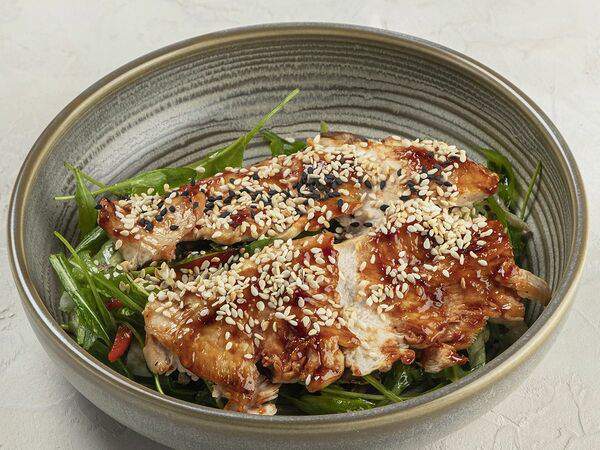 Бангкок - Салат с цыпленком хой-син