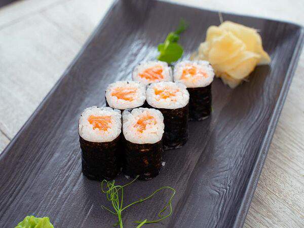 Macarena - Ролл с лососем