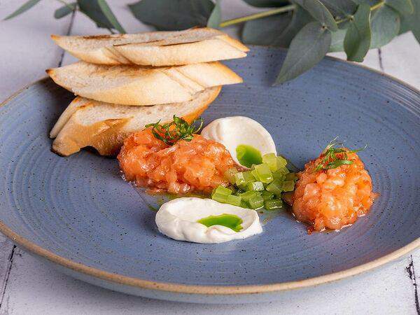 Mandarinka Restaurant & Bar - Тартар из лосося со сладким огурцом