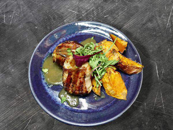 Gustavo - Свинина в беконе с печеным бататом