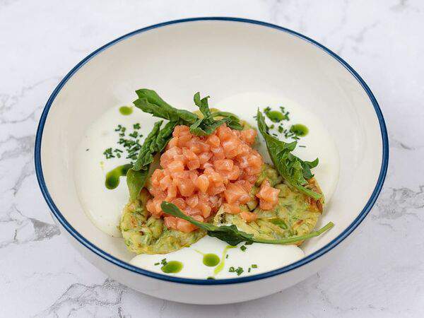 Pl bar - Кабачковые оладьи с лососем и сырным кремом