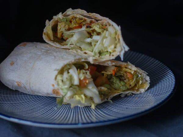 Кормим по-братски - Шаурма с рыбой в лаваше