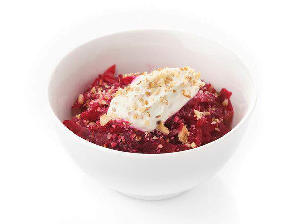 Ближе к делу - Салат из свеклы со сметаной и грецким орехом