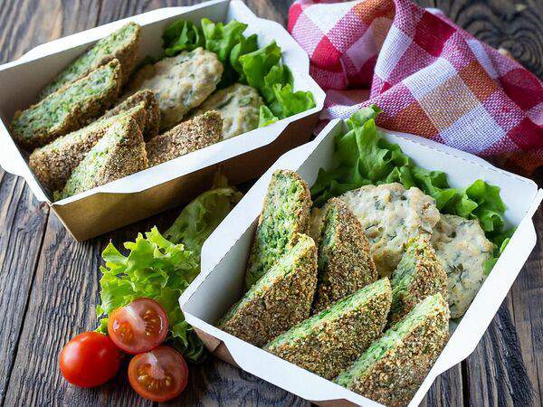 Бар здоровых привычек - Ланч №11 Куриные оладьи с моцареллой и биточками из брокколи