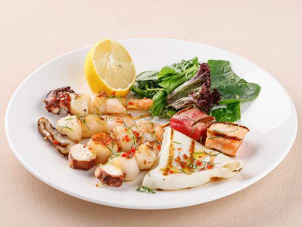 Беллуччи - Ассорти морепродуктов на гриле