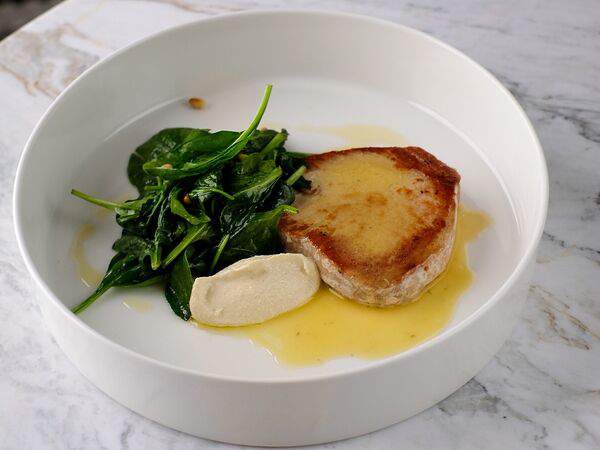 Bisou Bisou Bistro - Тунец гриль со шпинатом и пюре из артишока