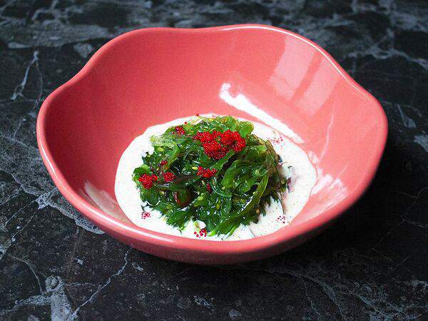 Poke Top - Салат Чука с ореховым соусом