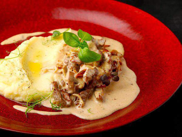 Чайхана 84 46 - Бефстроганов из телятины с картофельным пюре