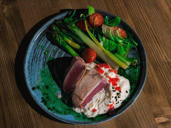 Мята Cyber Lounge Bar - Филе тунца со спаржей и пармезановым муссом