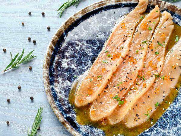 Мархаба - Татаки из лосося в лимонно-горчичном соусе