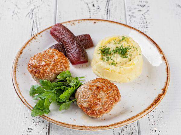 Ткемали - Куриные котлеты с картофельным пюре
