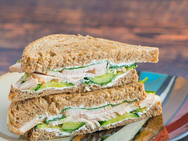 Coffee Like - Сэндвич с куриным рулетом