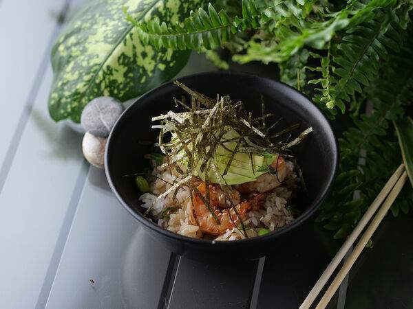 Dong po - Донбури с креветками на гриле и авокадо