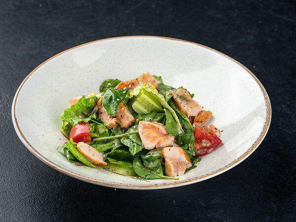 Моррис - Салат с лососем гриль