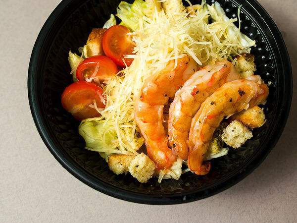 Street Market Food&Coffee - Салат цезарь с креветками