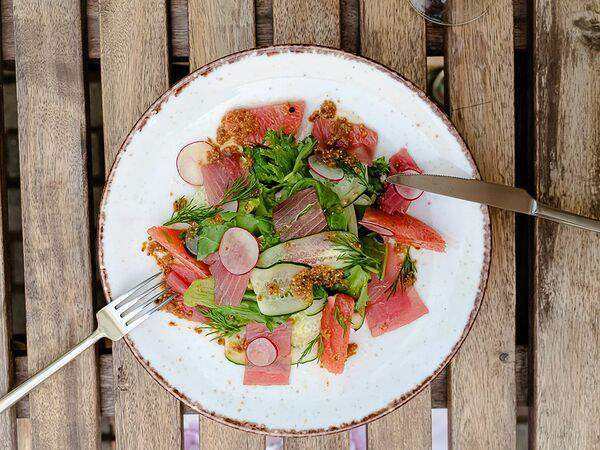 Шале - Салат со свежим тунцом под имбирной заправкой