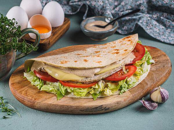 Тюбетей - Кыстыбургер с куриной котлетой и чесночным соусом