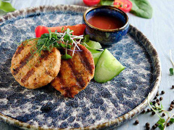 Мархаба - Мини-бифштекс из лосося со свежими овощами