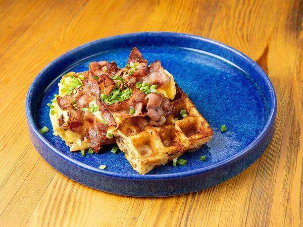 CoffeeВарим - Вафля скрэмбл-бекон