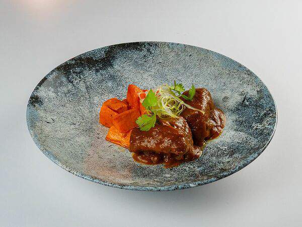 Skzk Rest - Говяжьи щеки с бататом и сельдереем