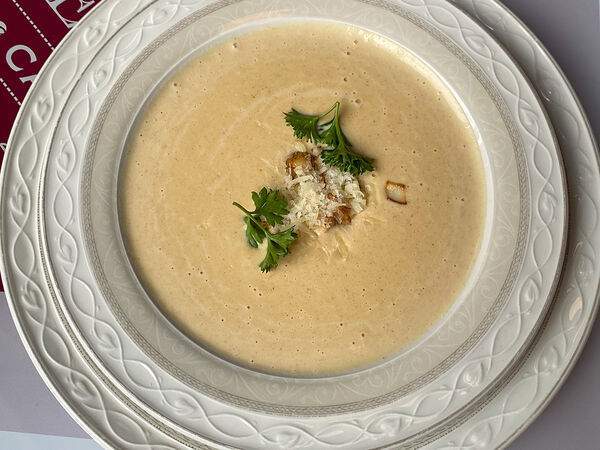 Золотой гребешок - Крем-суп из белых грибов с пармезаном