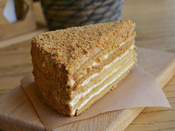 Кофейня Pankoff Bakery - Медовик классический (кусочек)