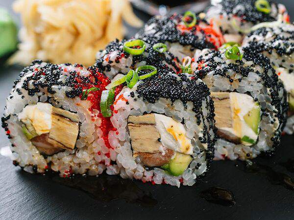 Океаника - Ролл с лососем и тамаго