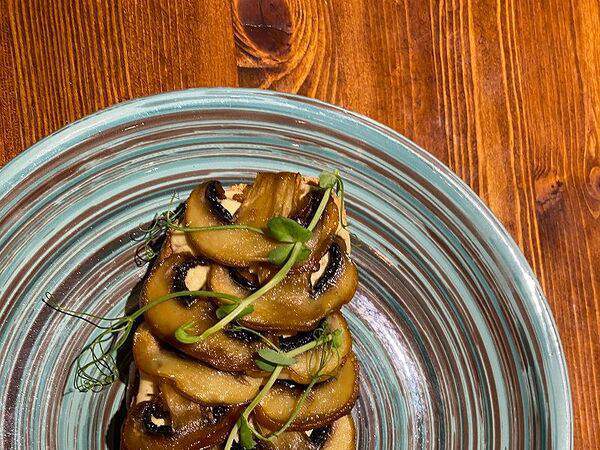 Кофейня 8512 - Брускетта с хумусом и грибами