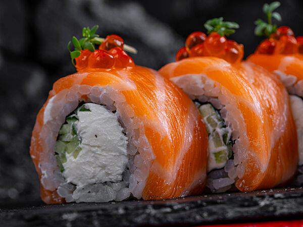 Uchuu - Филадельфия с лососем и икрой