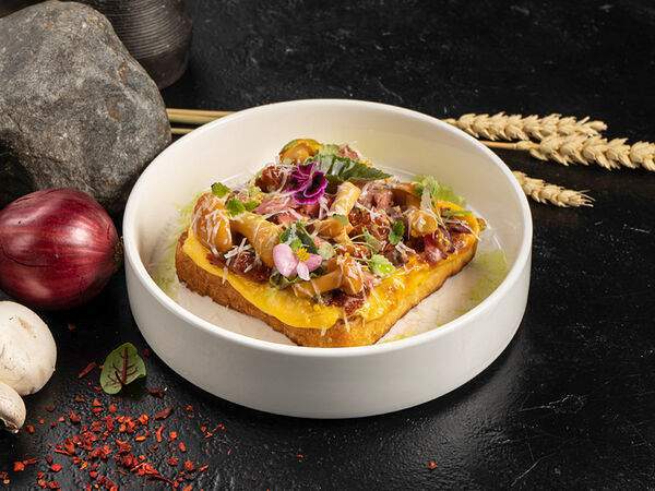 Golden Coffee - Закуска с ростбифом и опятами