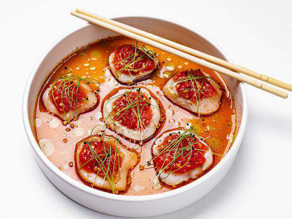 Клево - Татаки из гребешка с томатным пюре