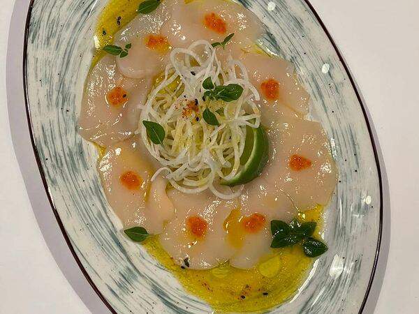 Причал - Карпаччо из гребешка с соусом из маракуйи