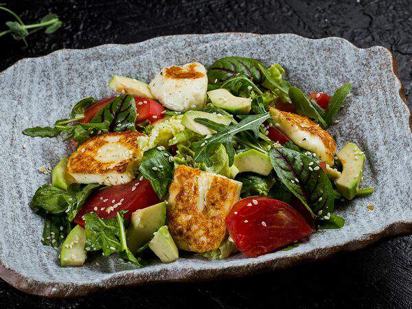 Viver - Салат с авокадо и сыром