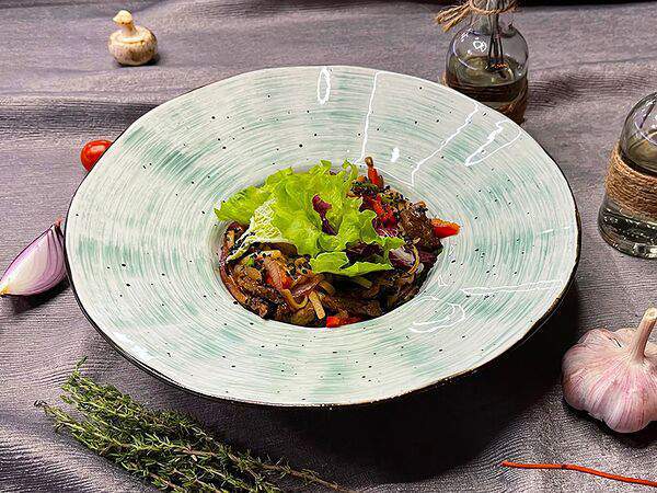 Black wood lounge bar - Лапша удон с говядиной