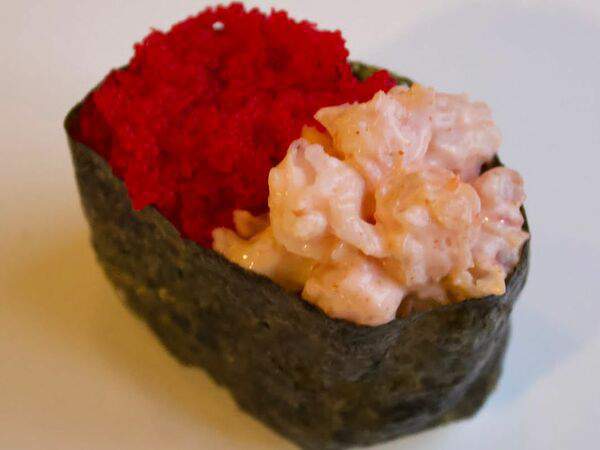 Рыбы бы - Гункан с магаданскими креветками и икрой летучей рыбы