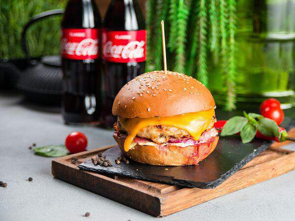 Гриль бар BQ - Копченая вишня с куриной котлетой