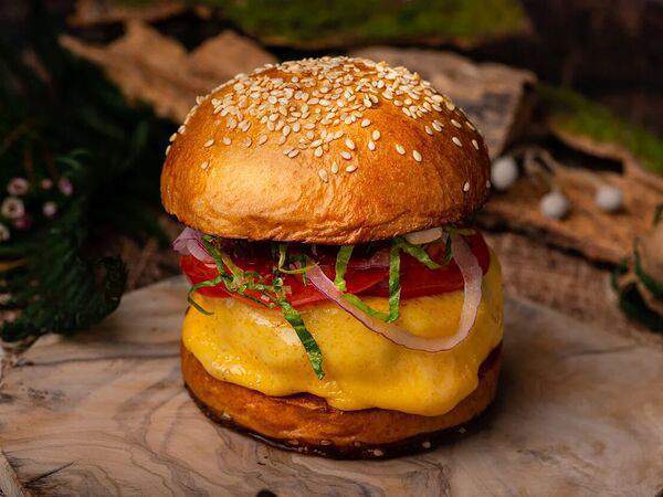 Red wall - Бургер с говядиной и ялтинским луком