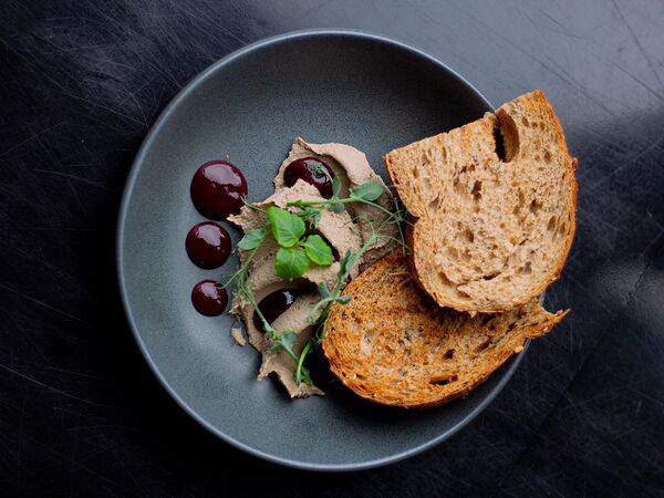 Charlie - Паштет из куриной печени с тостами