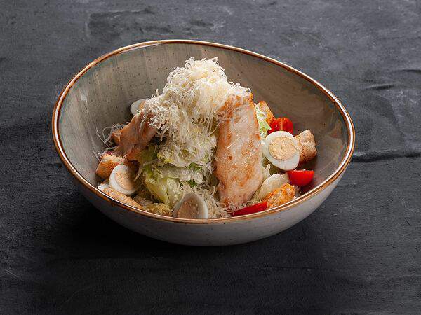 Aura Verdant Restaurant - Цезарь с курицей
