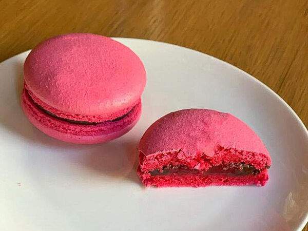 Traveler's coffee - Макарон Малина с темным шоколадом