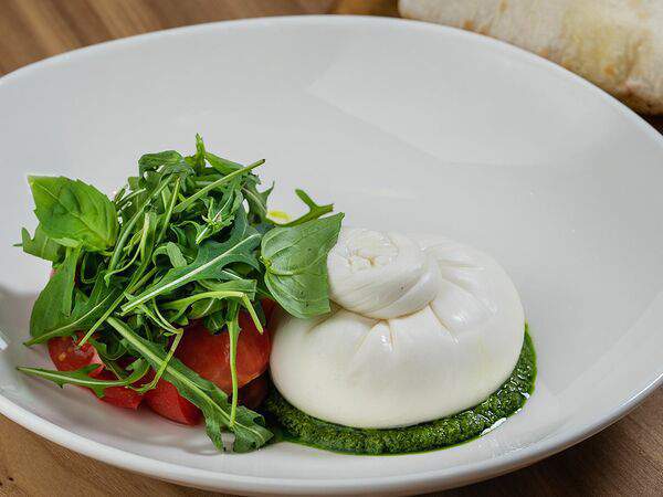 Разжигатели - Буррата со спелыми томатами