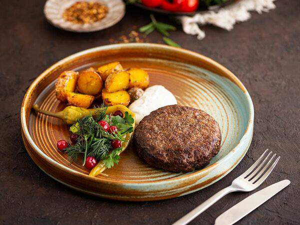Абсолютъ - Бифштекс из лосятины с печеным картофелем