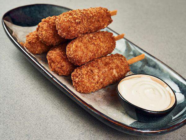 Ресторан Невидалия - Корн-доги с сырным соусом